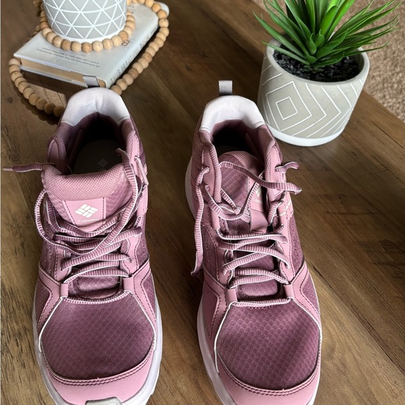 Columbia Women's Novo Trail Mid Shoe MWOT or Box Size 9.5 - Picture 3 of 7